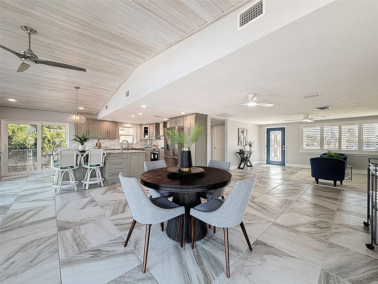 Listing photo id 7 for 12821 2nd Isle