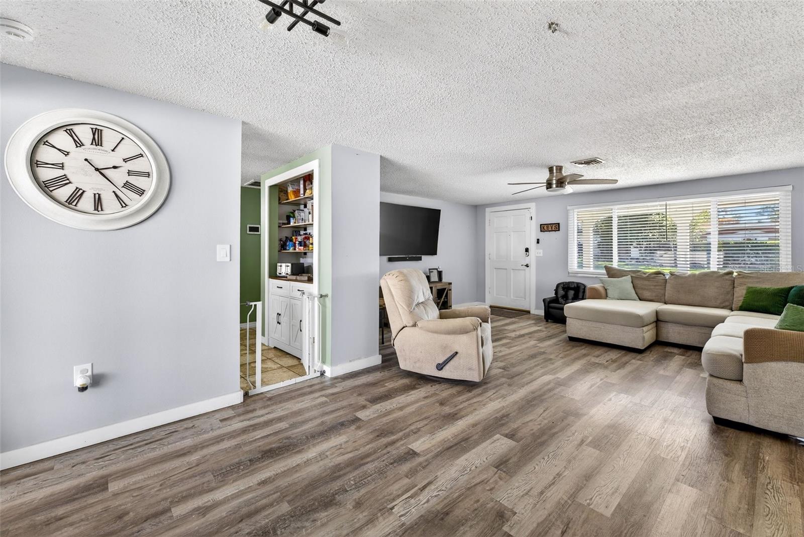 Image 4 of 36 For 7325 Neva Lane