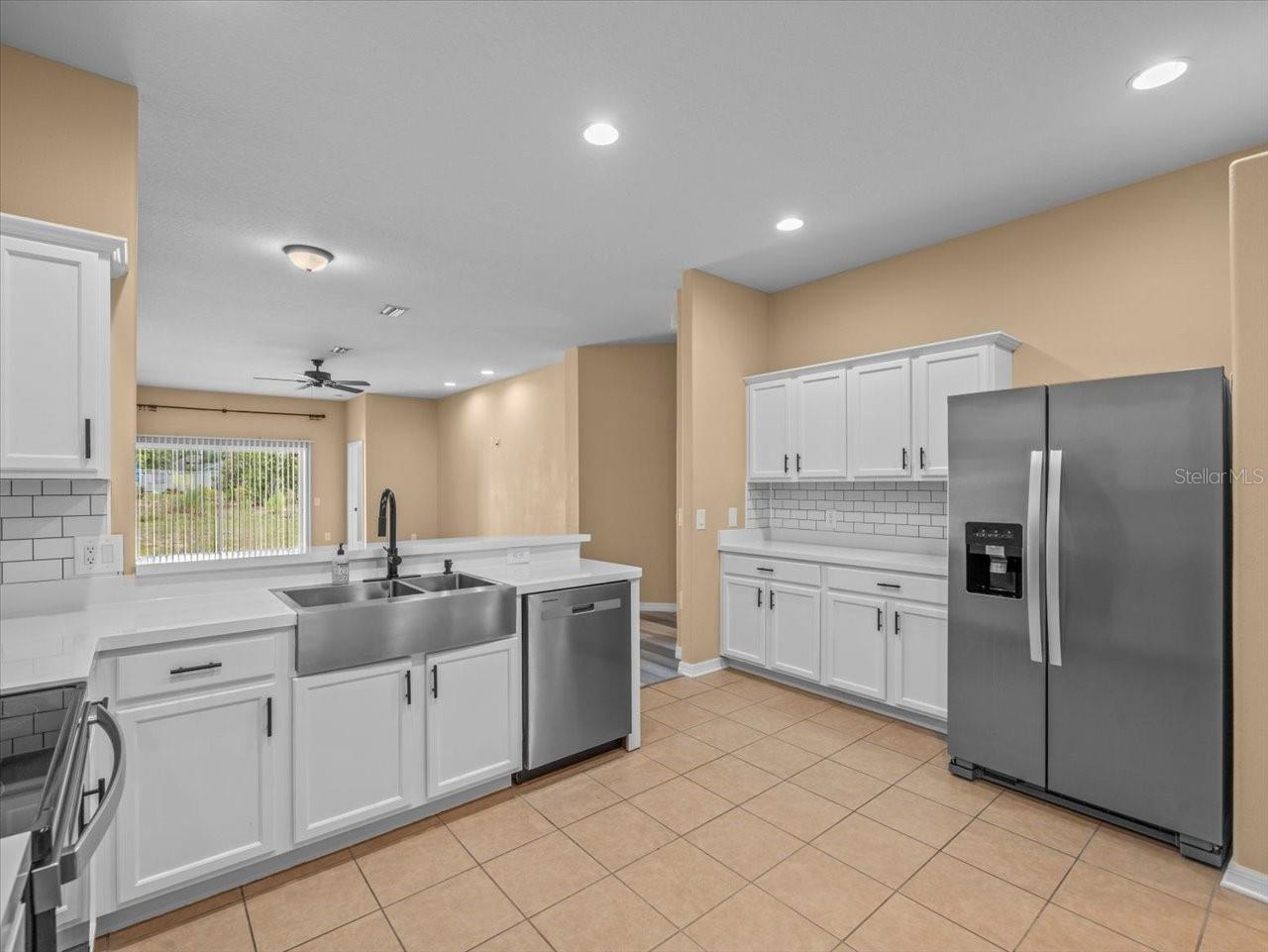 Listing photo id 13 for 13049 Moonstone Way