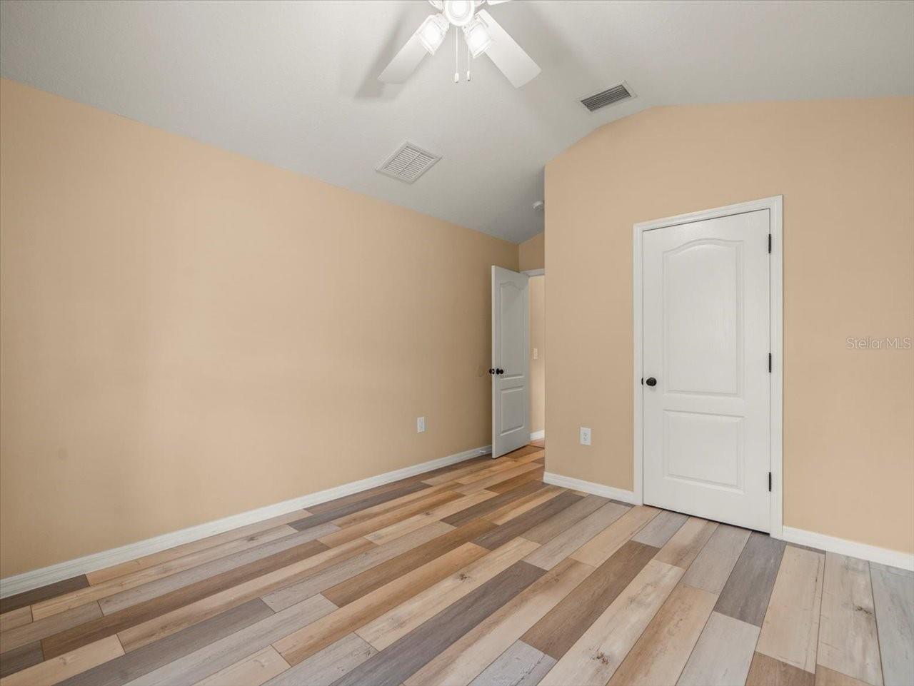 Listing photo id 30 for 13049 Moonstone Way