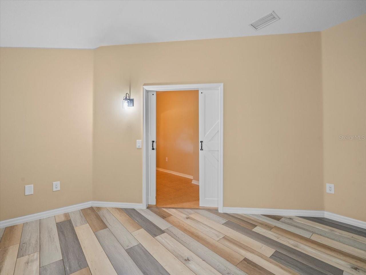 Listing photo id 4 for 13049 Moonstone Way