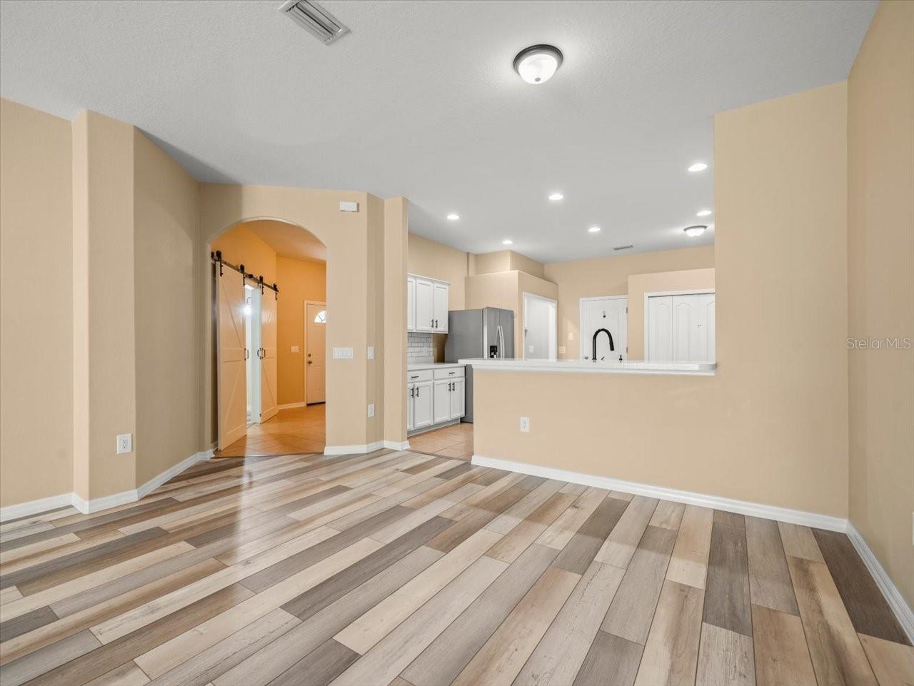 Listing photo id 6 for 13049 Moonstone Way