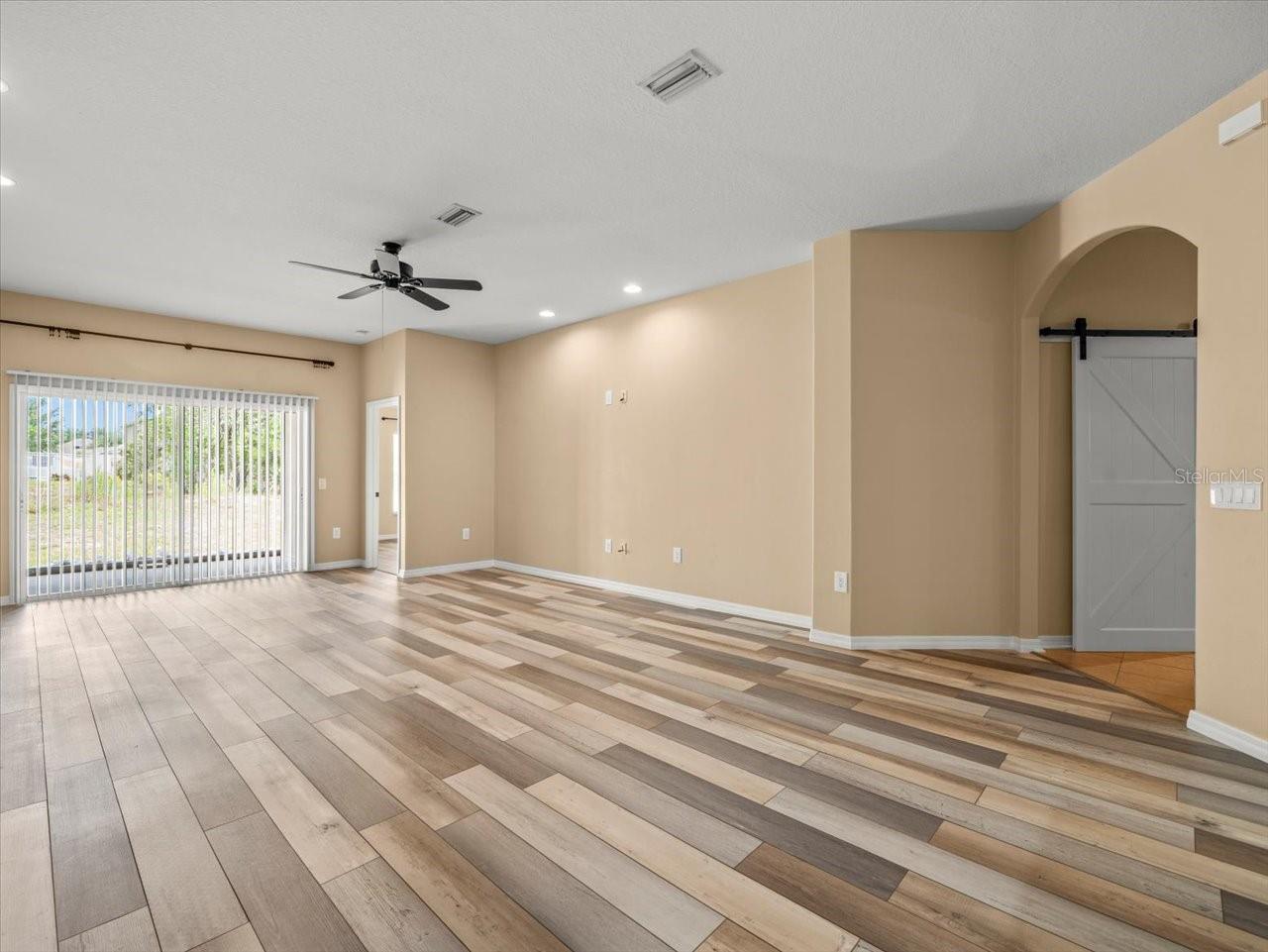 Listing photo id 7 for 13049 Moonstone Way