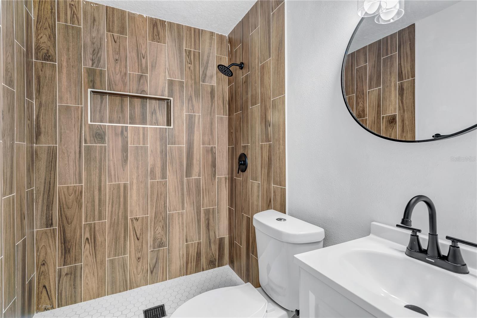 Image 8 of 25 For 5102 Newton Avenue S