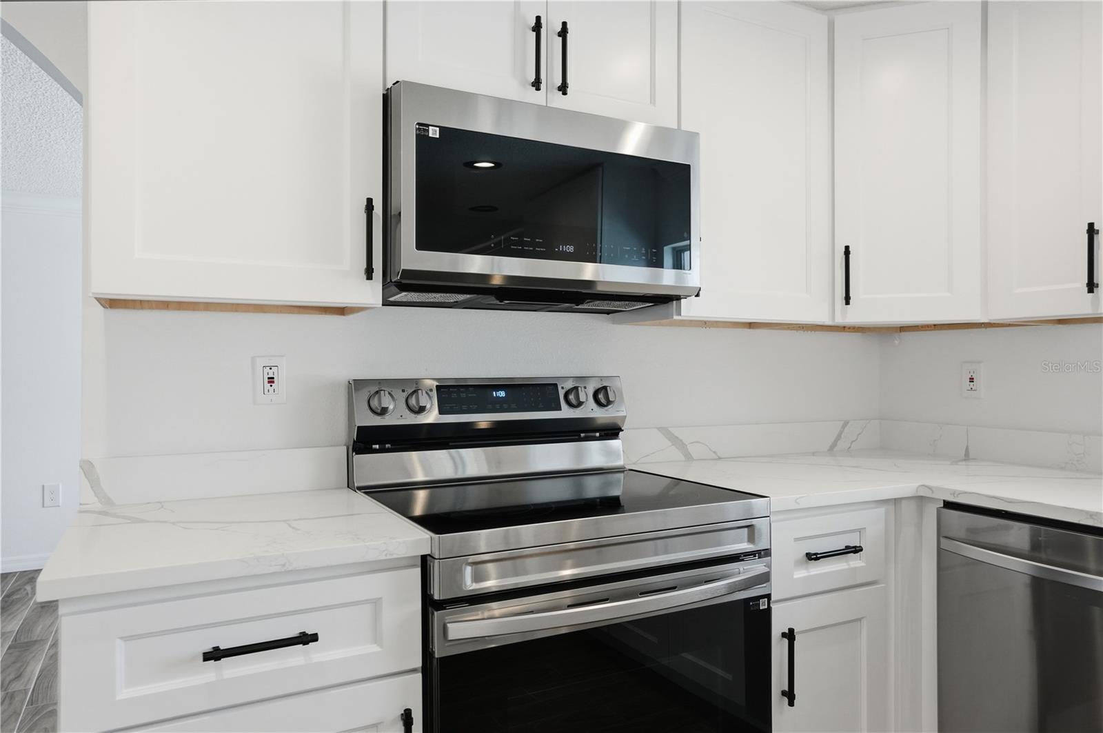 Image 15 of 56 For 9837 Island Harbor Drive