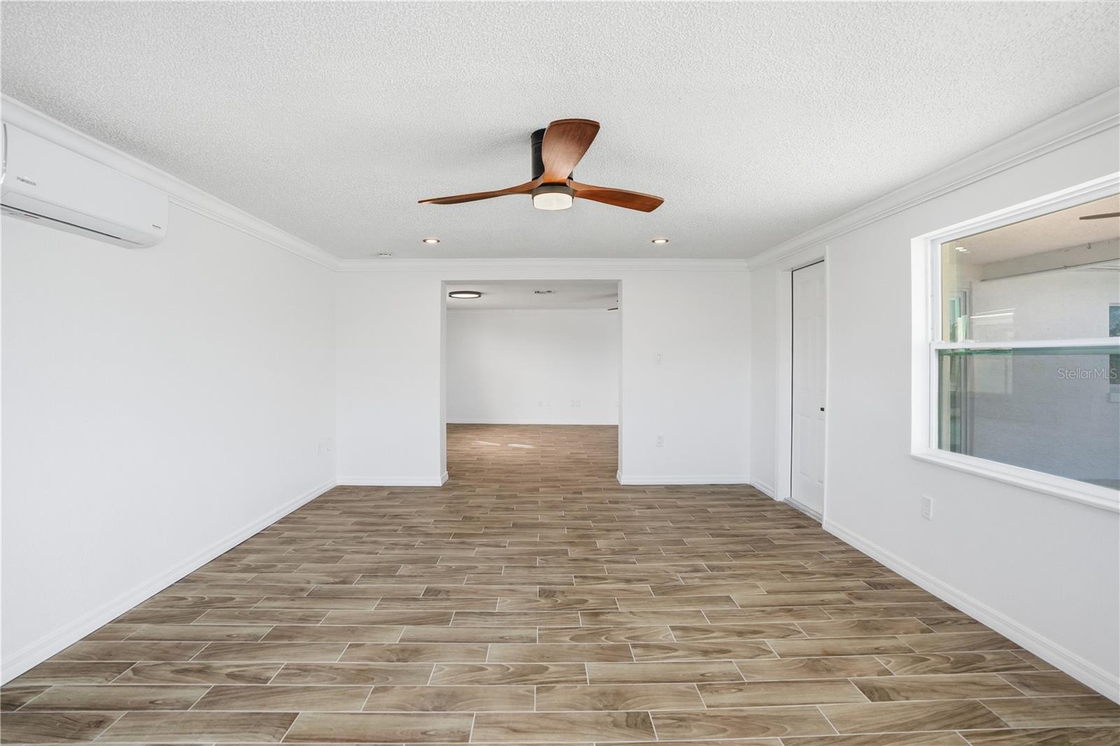 Image 18 of 56 For 9837 Island Harbor Drive