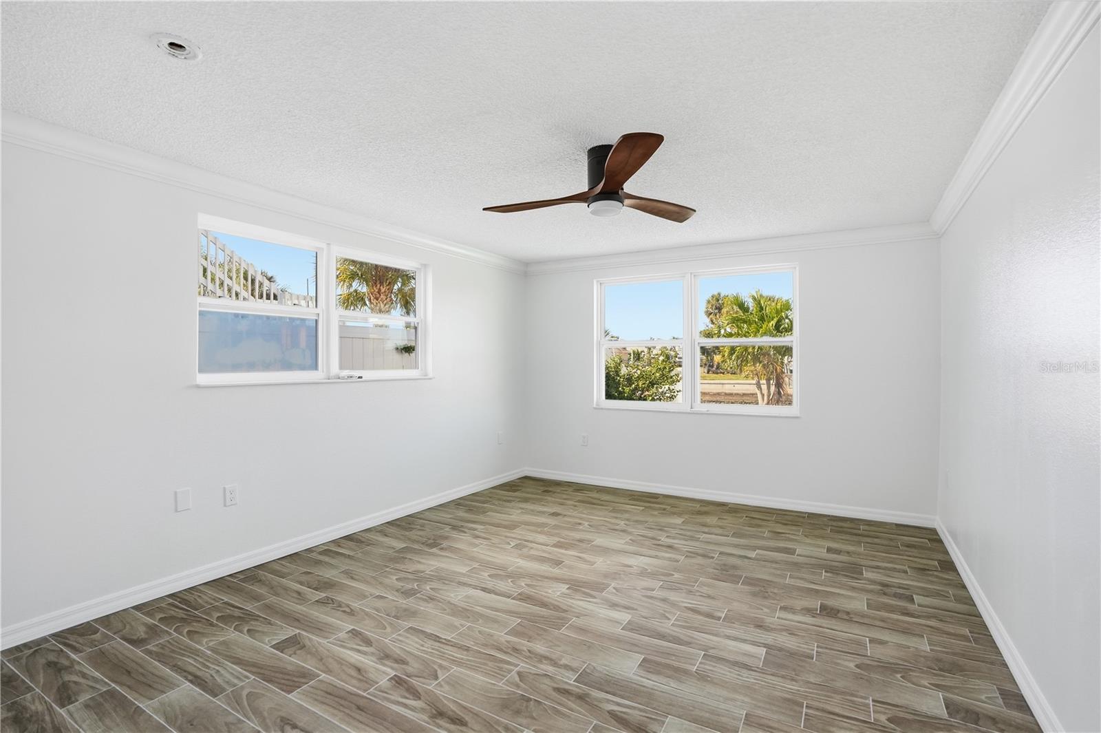 Image 19 of 56 For 9837 Island Harbor Drive