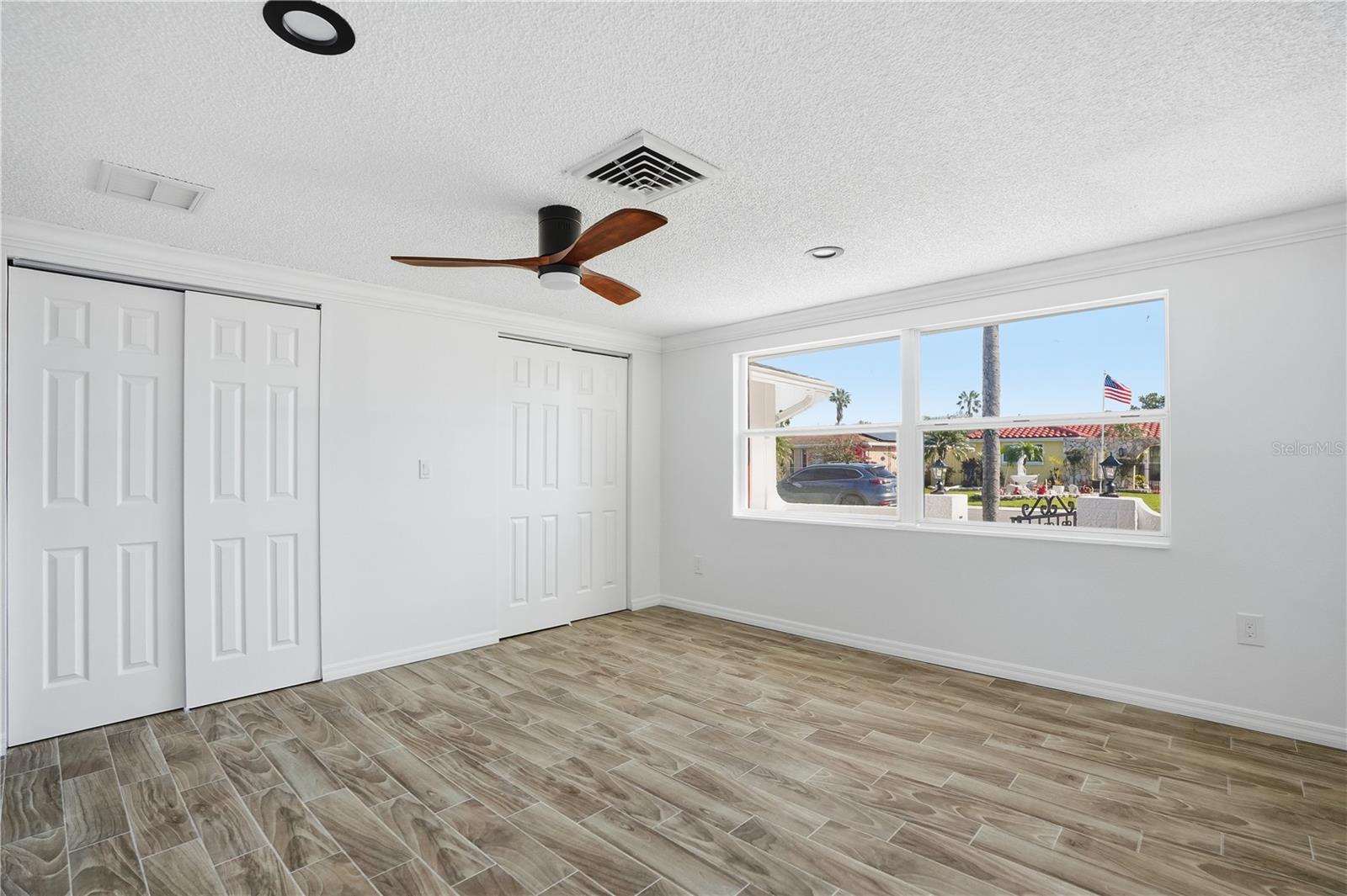 Image 24 of 56 For 9837 Island Harbor Drive