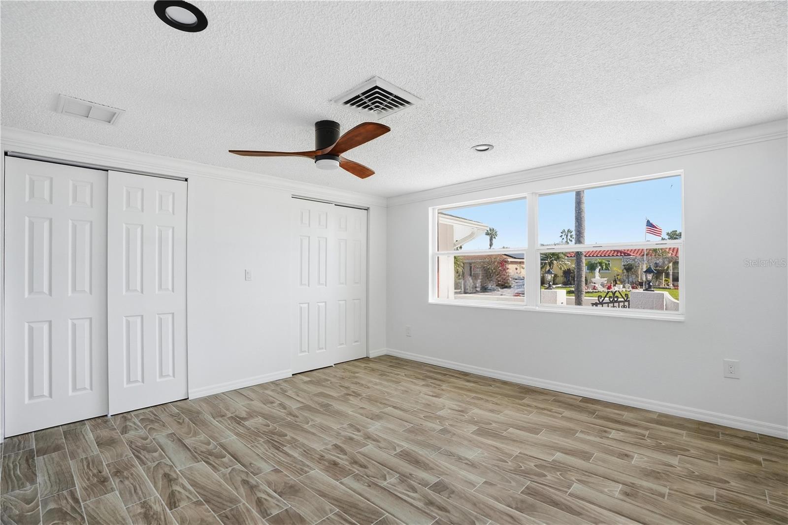 Image 25 of 56 For 9837 Island Harbor Drive