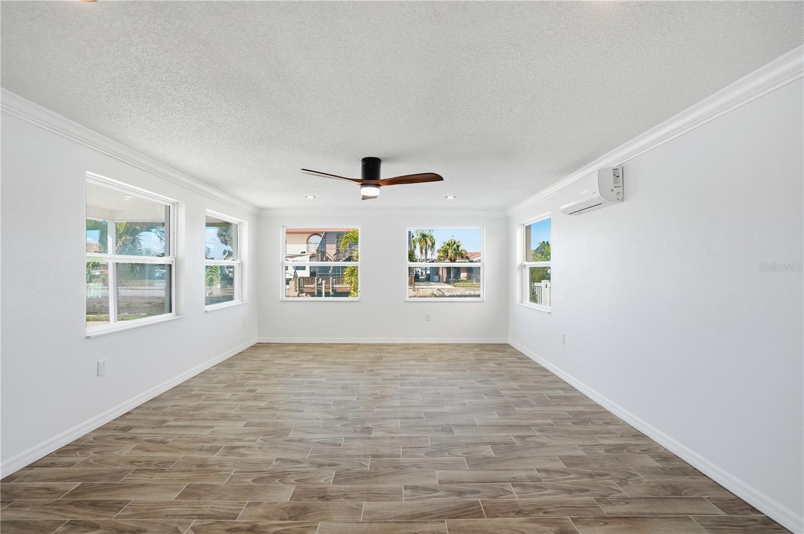 Image 28 of 56 For 9837 Island Harbor Drive