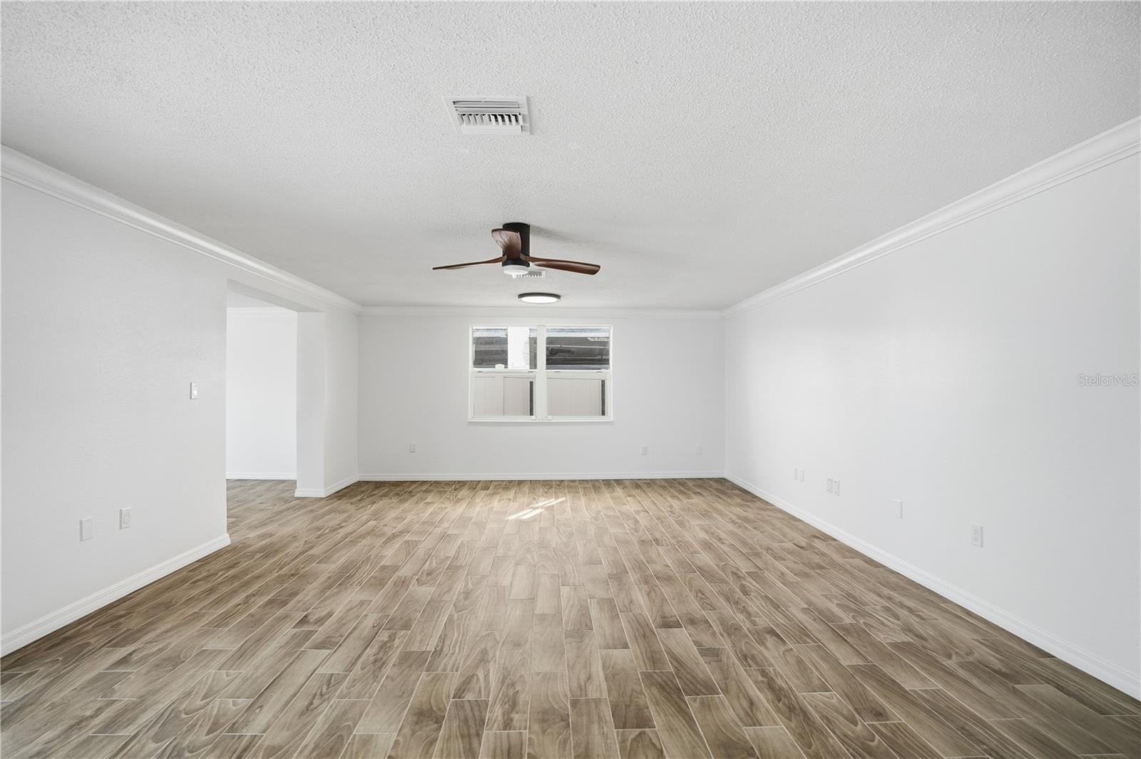 Image 6 of 56 For 9837 Island Harbor Drive