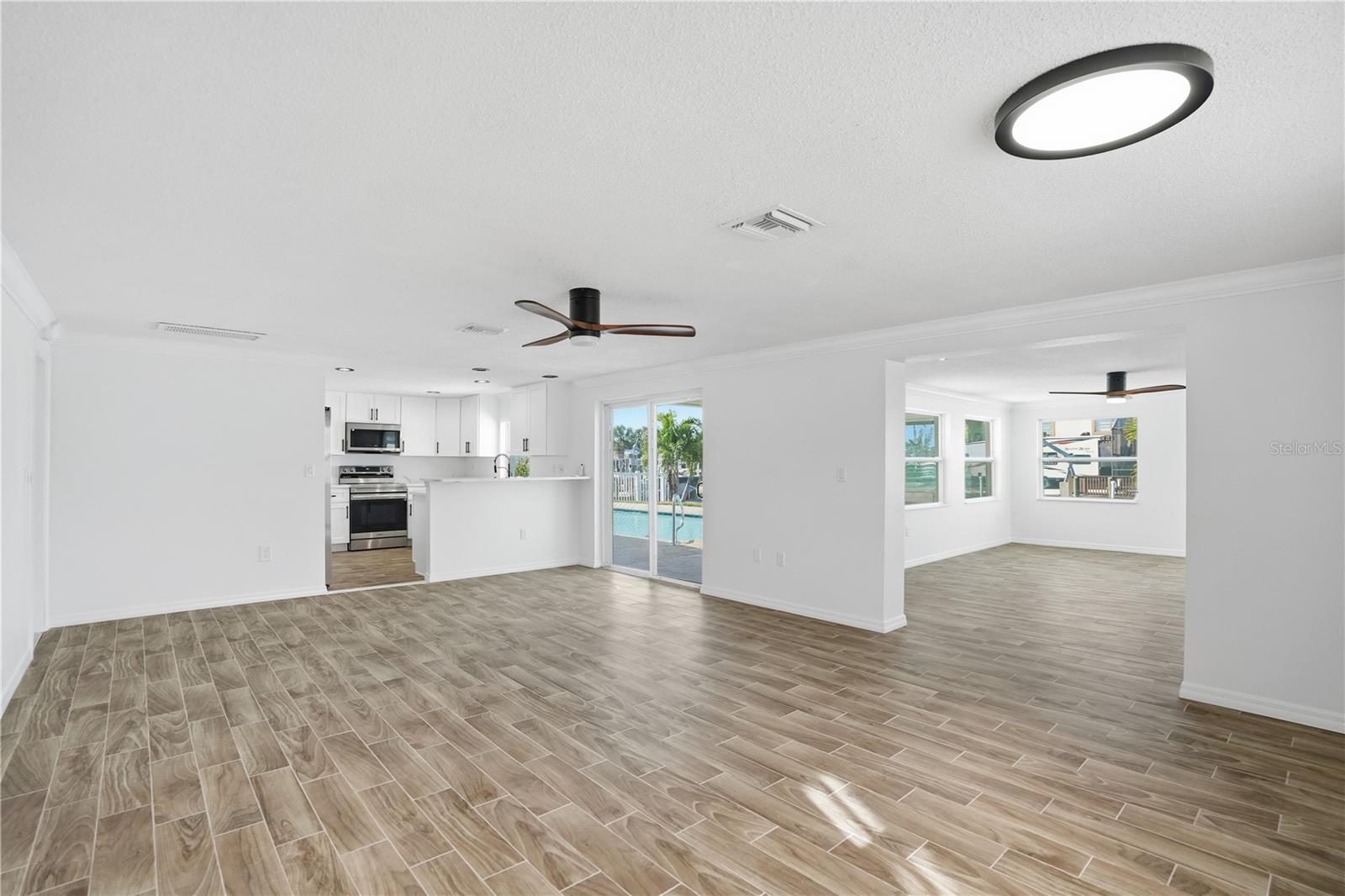 Image 7 of 56 For 9837 Island Harbor Drive