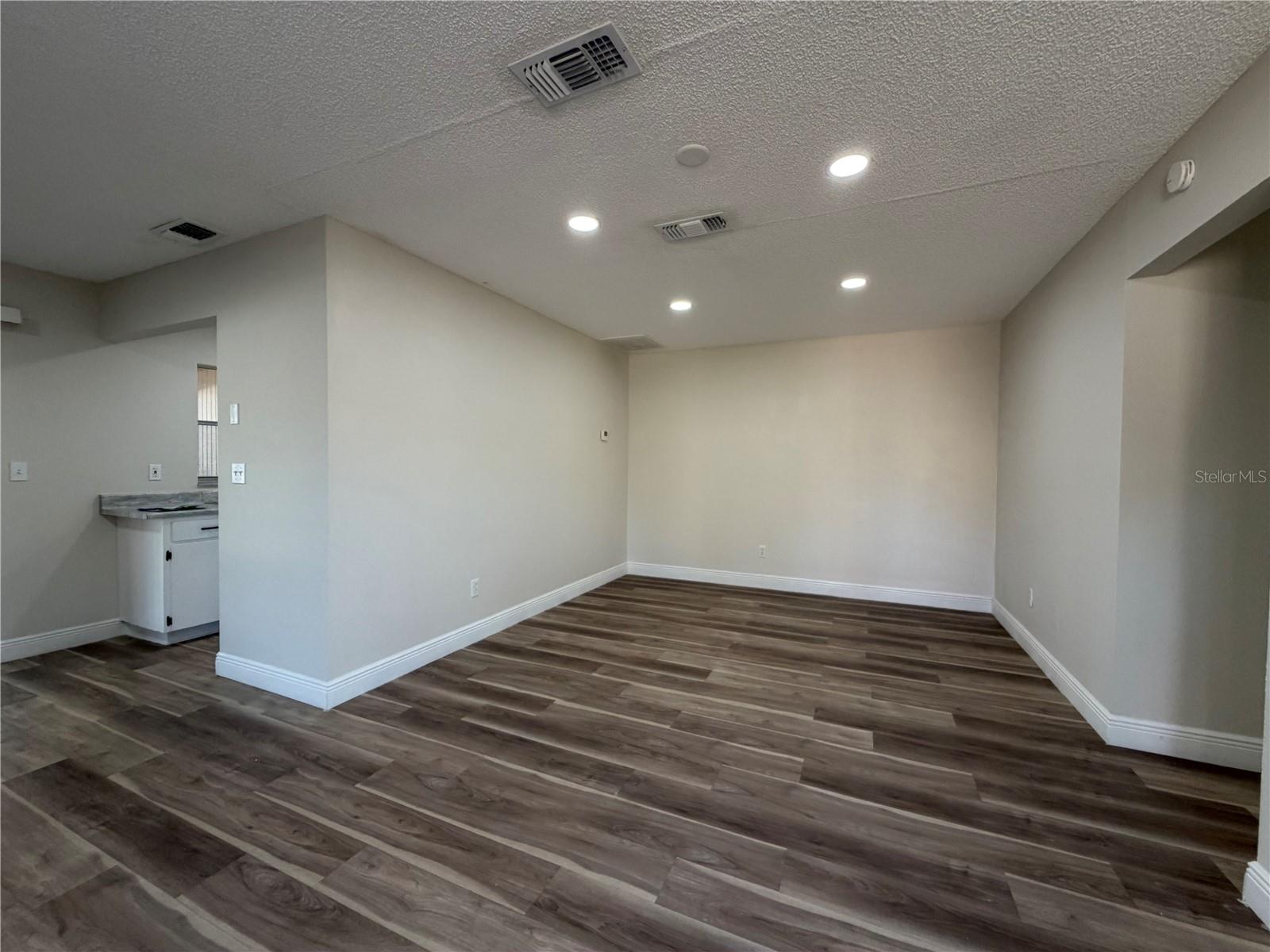 Image 3 of 9 For 1244 London Avenue 1248