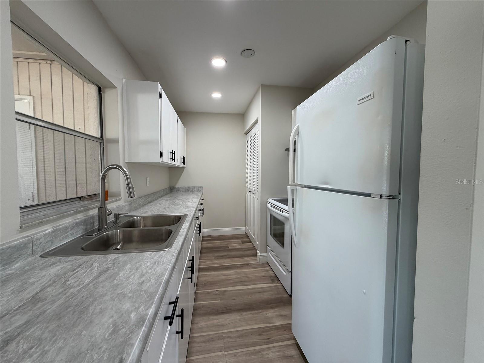 Image 4 of 9 For 1244 London Avenue 1248