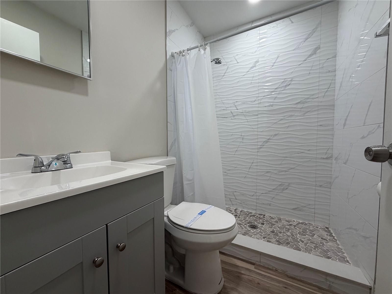 Image 6 of 9 For 1244 London Avenue 1248