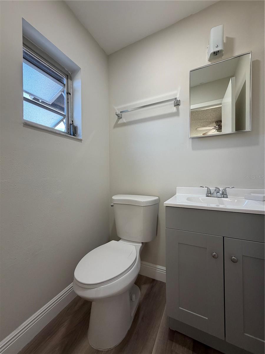 Image 8 of 9 For 1244 London Avenue 1248