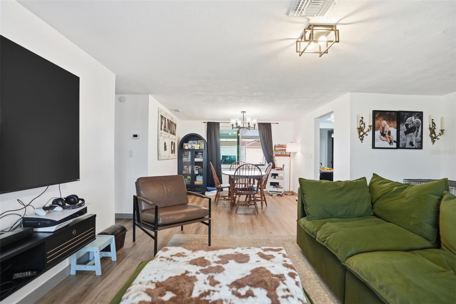 Listing photo id 8 for 7628 Dale Drive