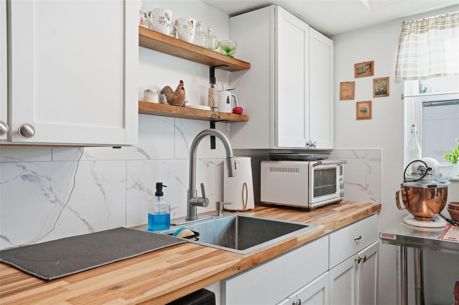 Listing photo id 11 for 7628 Dale Drive