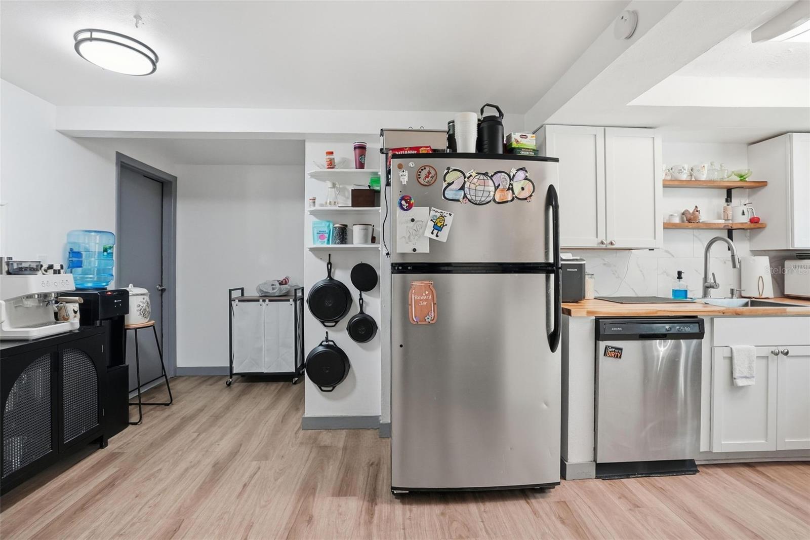 Listing photo id 13 for 7628 Dale Drive