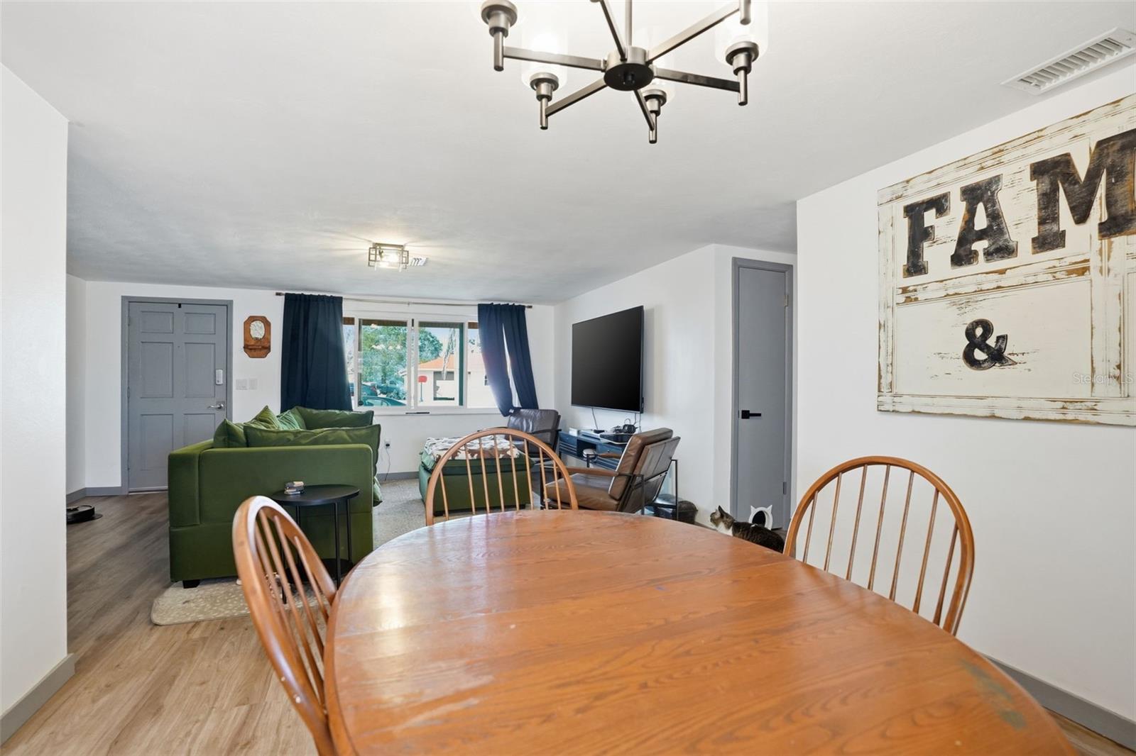 Listing photo id 16 for 7628 Dale Drive