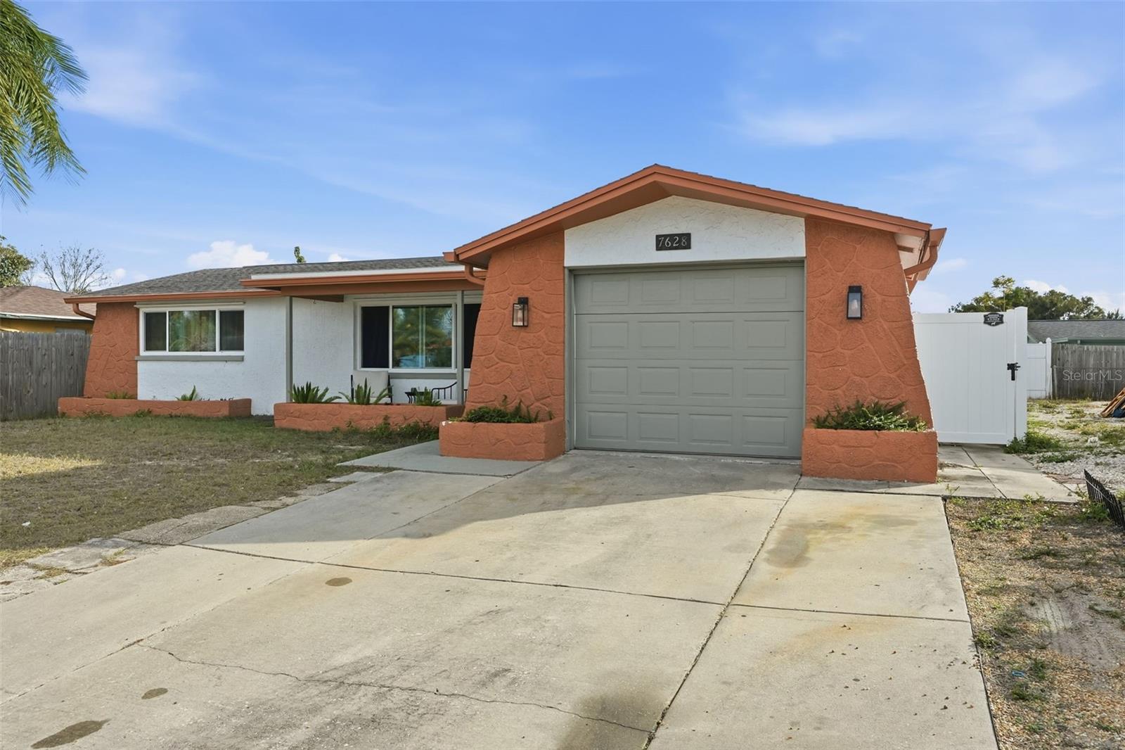 Listing photo id 0 for 7628 Dale Drive