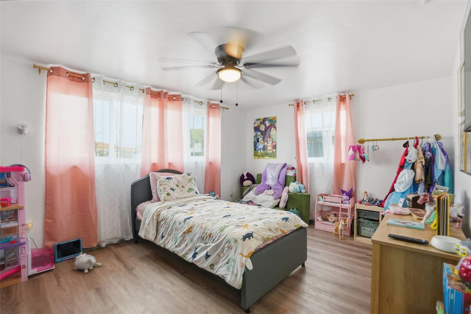 Listing photo id 21 for 7628 Dale Drive