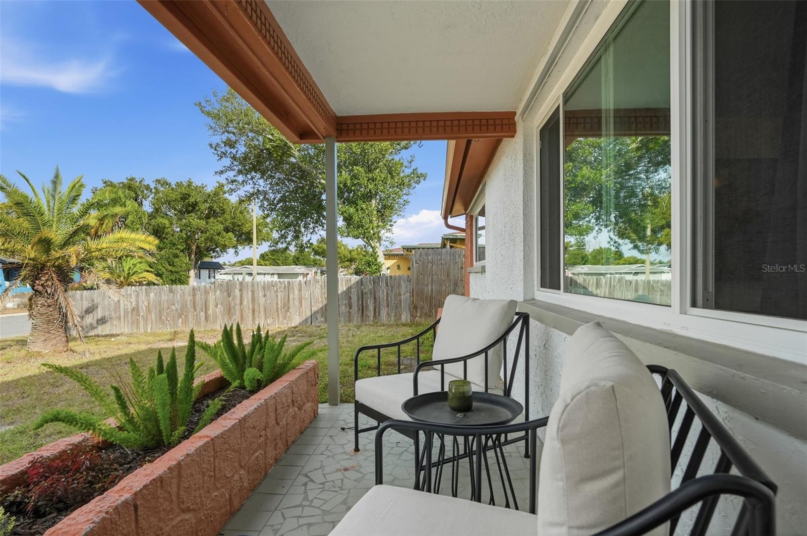 Listing photo id 2 for 7628 Dale Drive