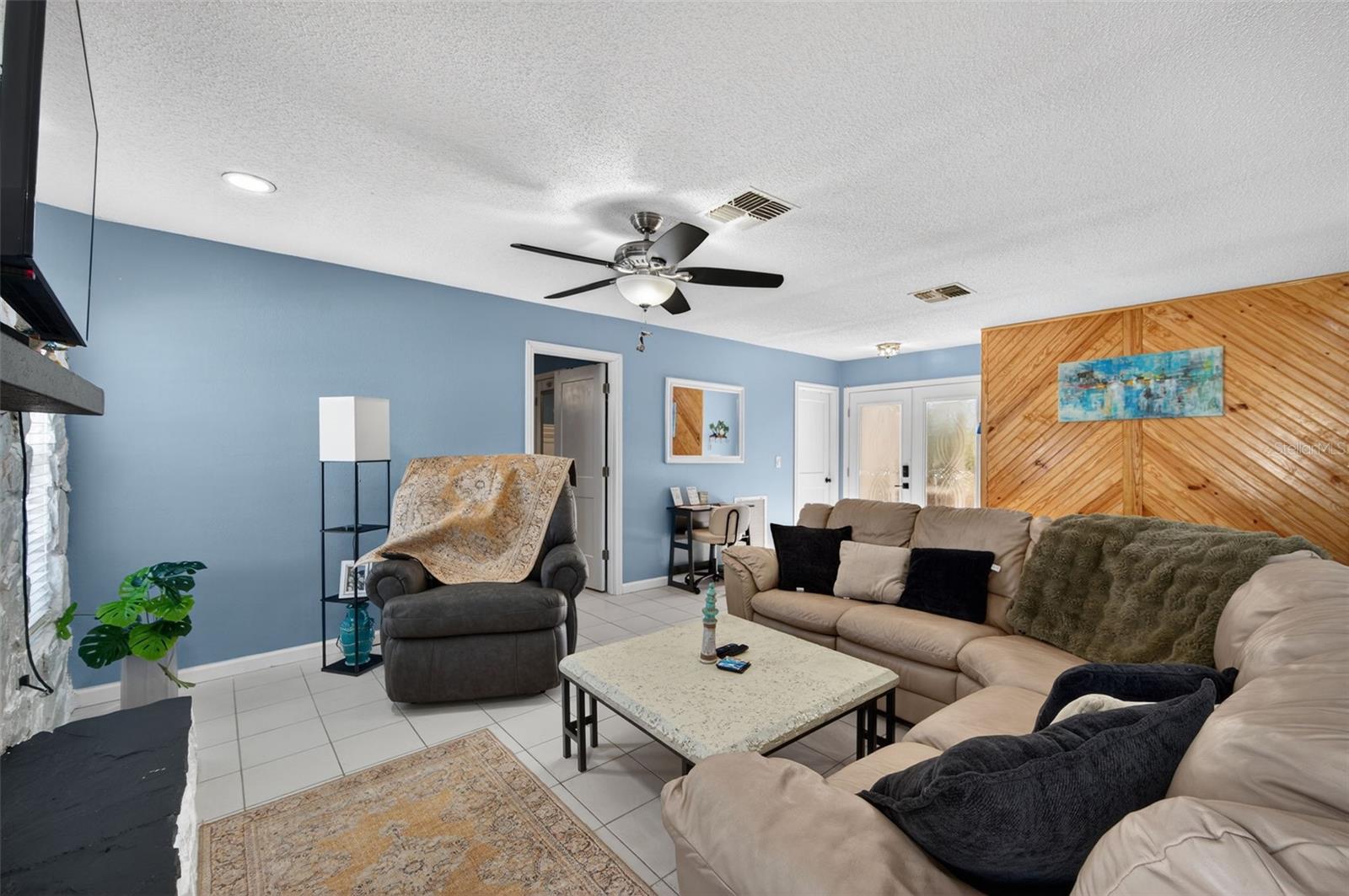 Listing photo id 8 for 7623 Mako Drive