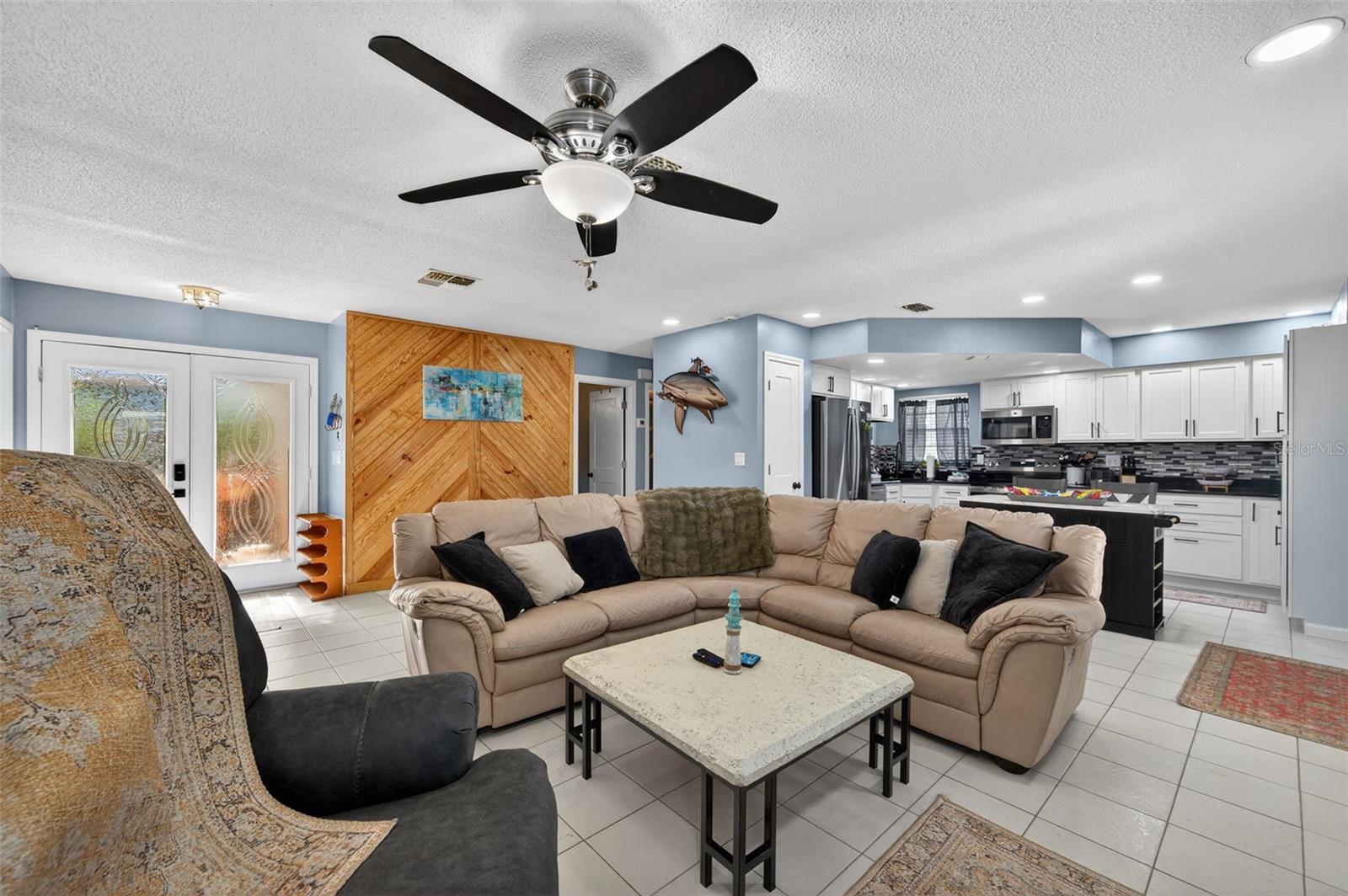 Listing photo id 9 for 7623 Mako Drive