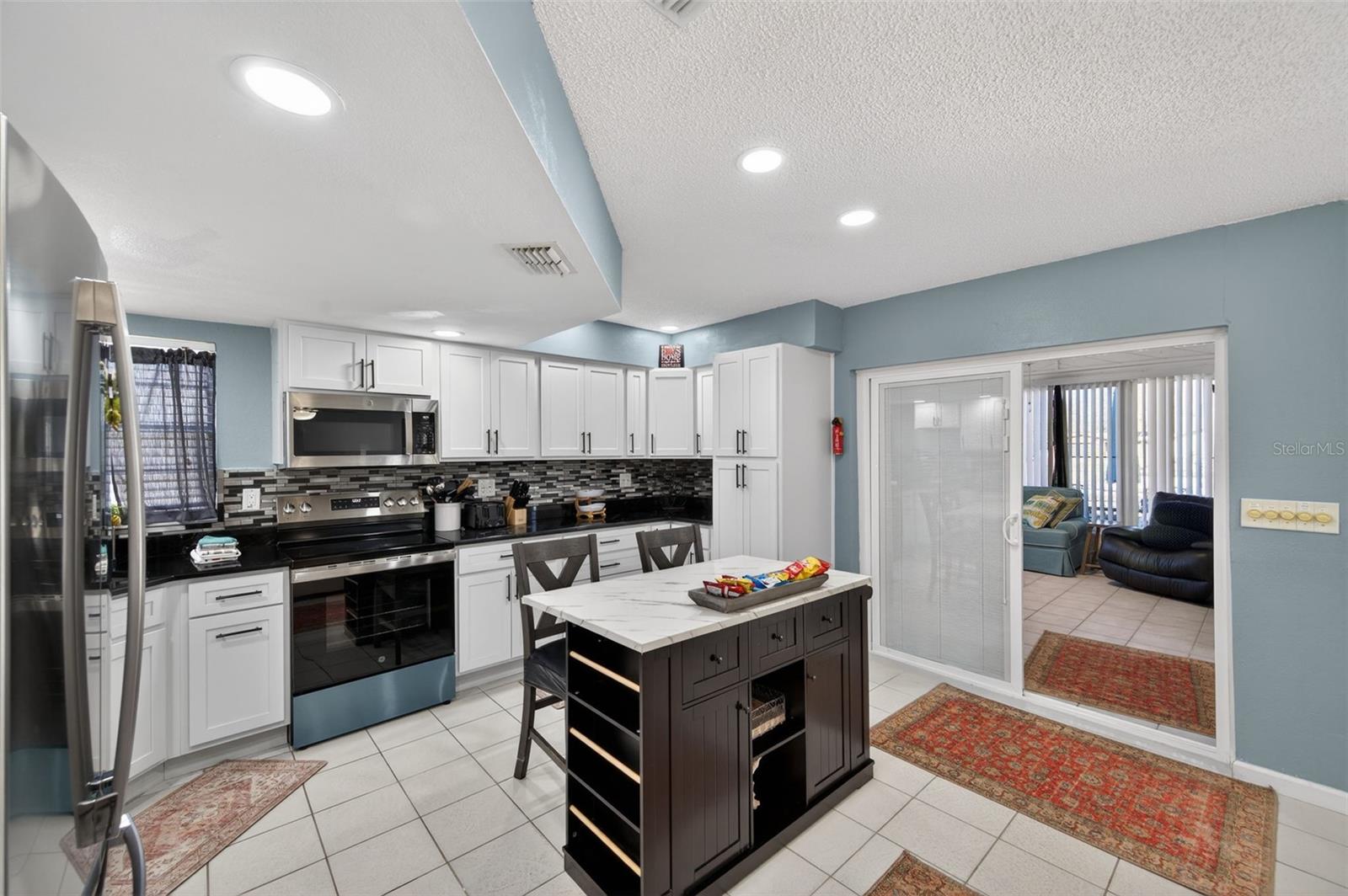 Listing photo id 11 for 7623 Mako Drive