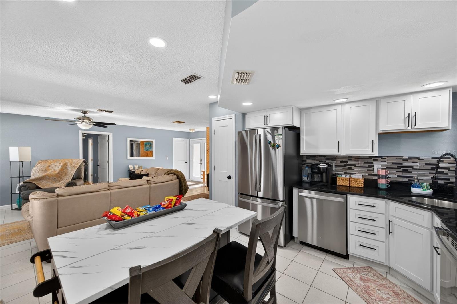 Listing photo id 13 for 7623 Mako Drive