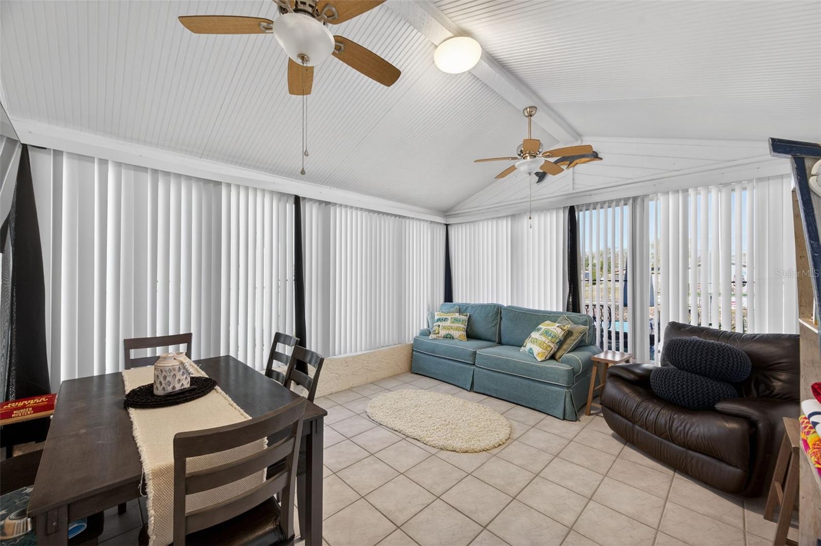 Listing photo id 15 for 7623 Mako Drive