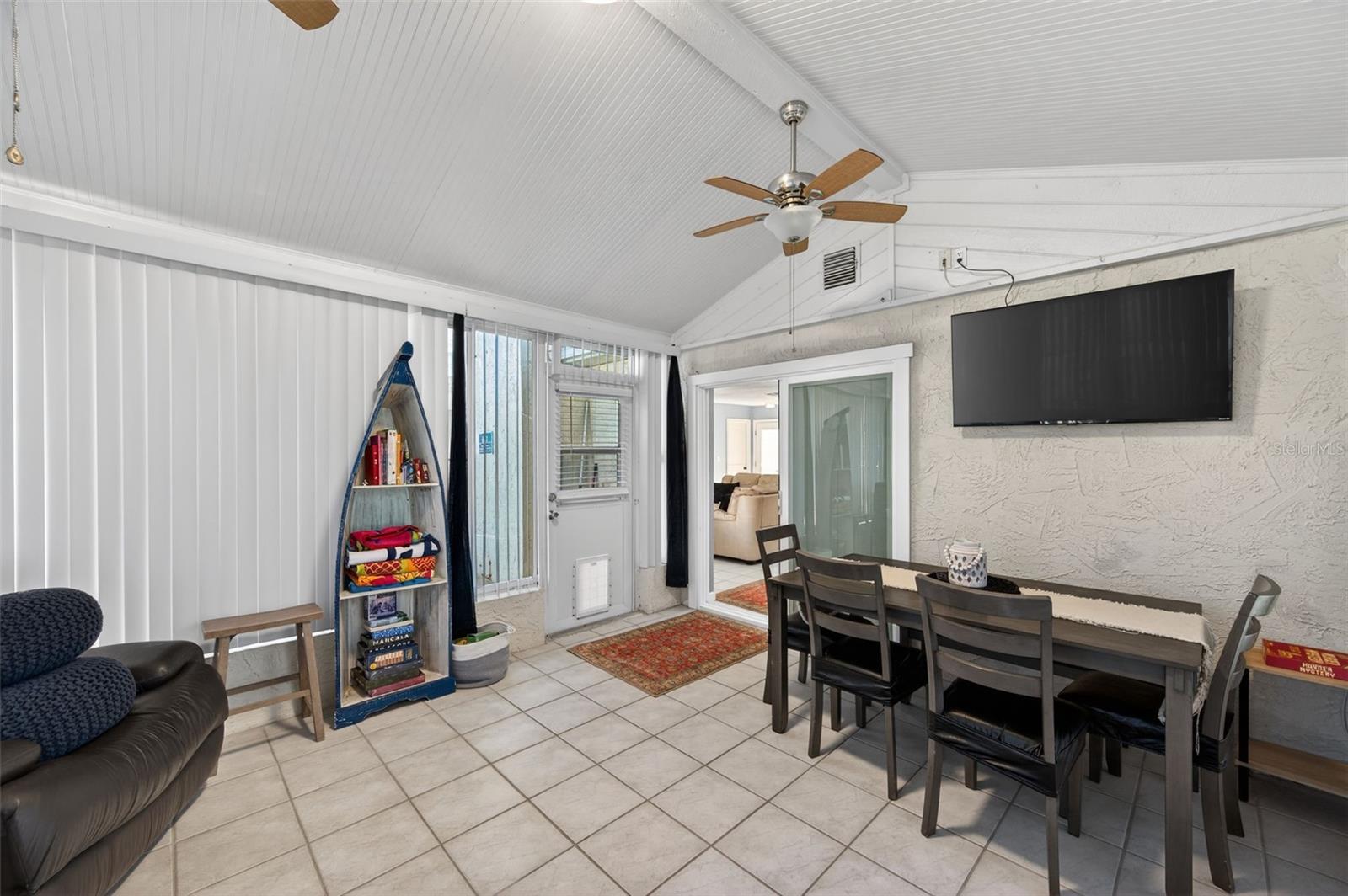 Listing photo id 17 for 7623 Mako Drive