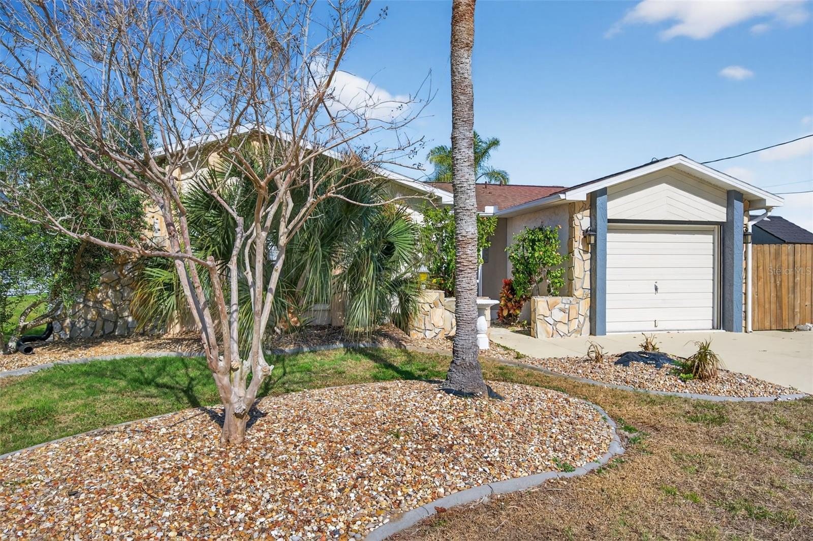 Listing photo id 0 for 7623 Mako Drive