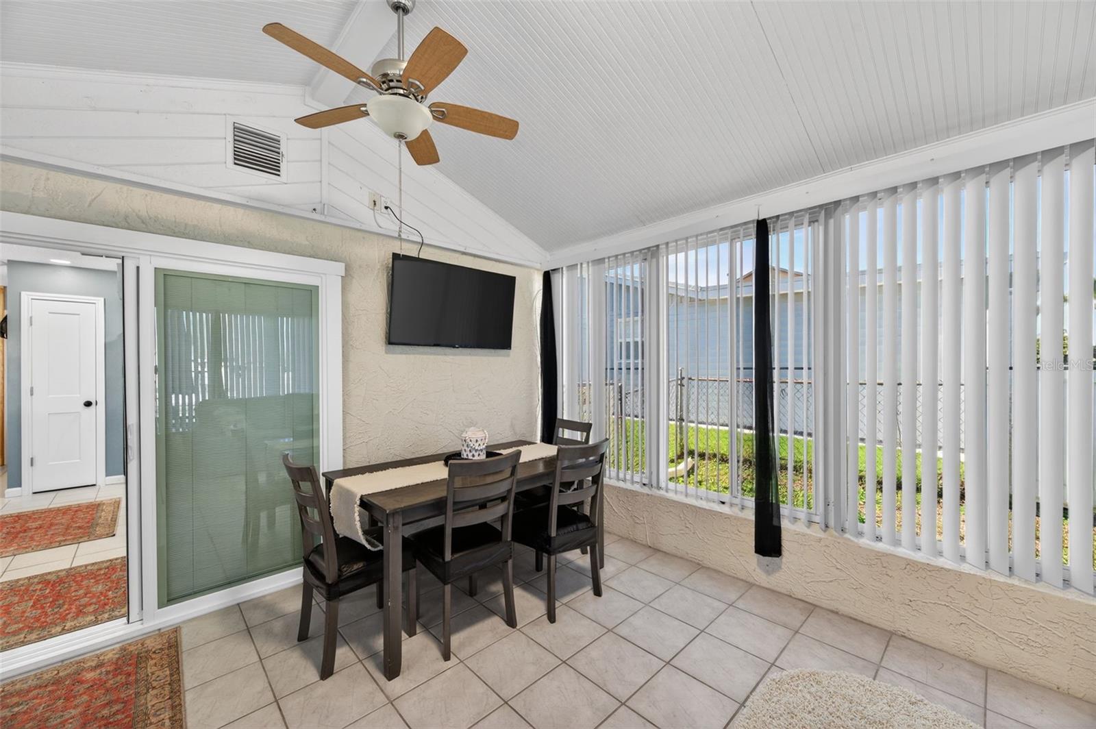 Listing photo id 18 for 7623 Mako Drive