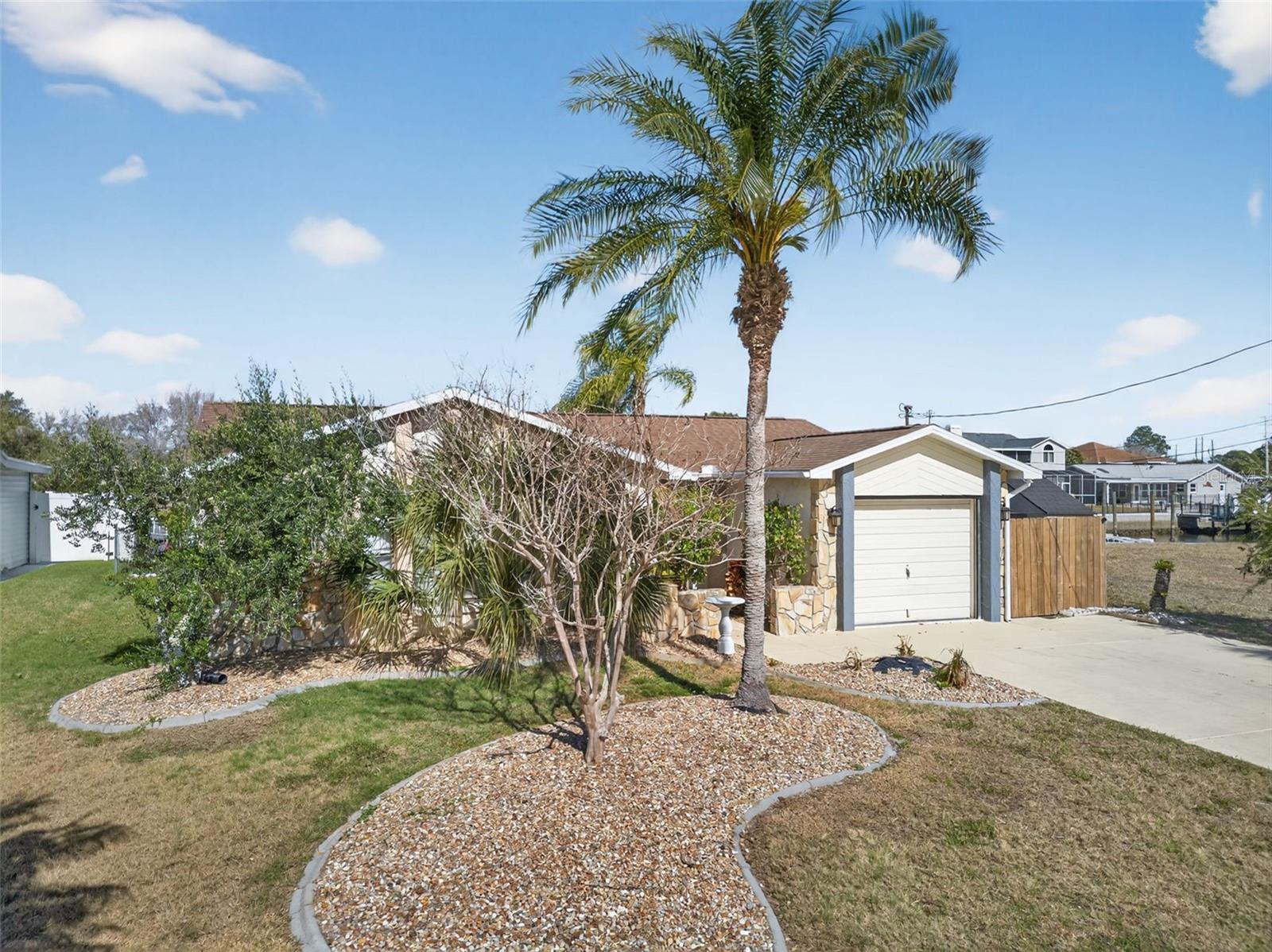 Listing photo id 49 for 7623 Mako Drive