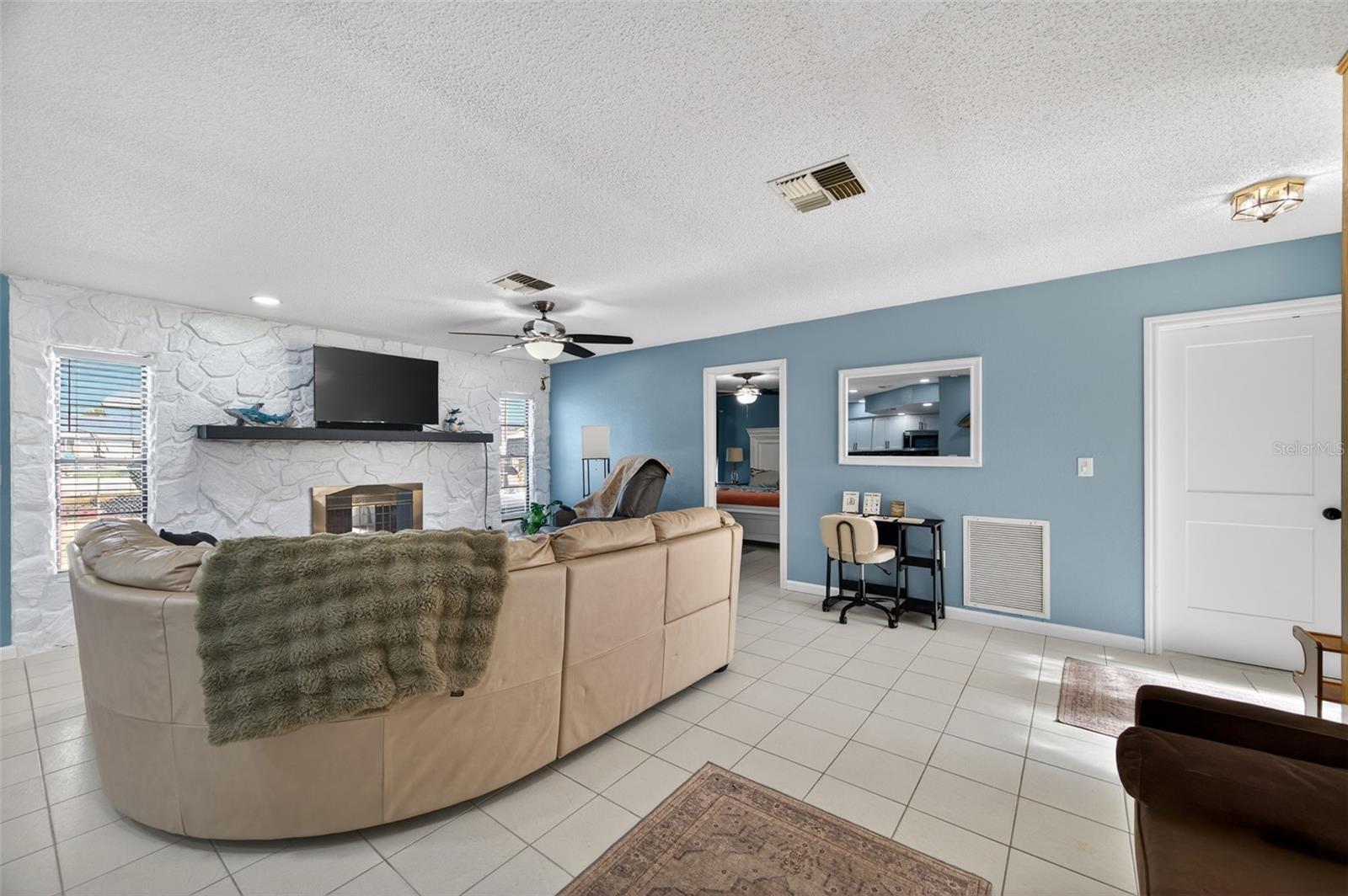 Listing photo id 6 for 7623 Mako Drive