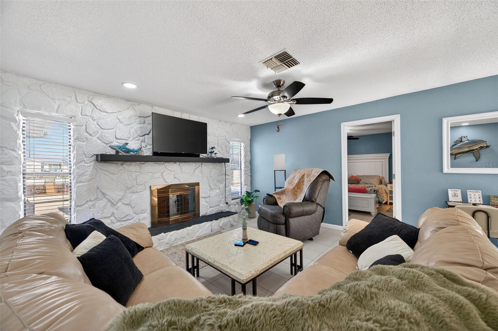 Listing photo id 7 for 7623 Mako Drive