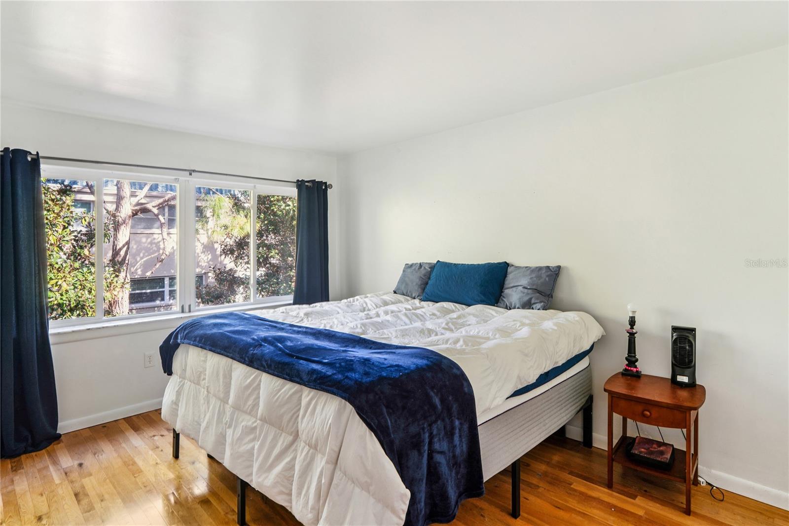 Image 11 of 28 For 1975 Bay Drive 312