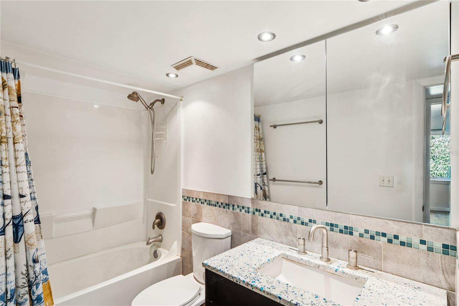 Image 13 of 28 For 1975 Bay Drive 312