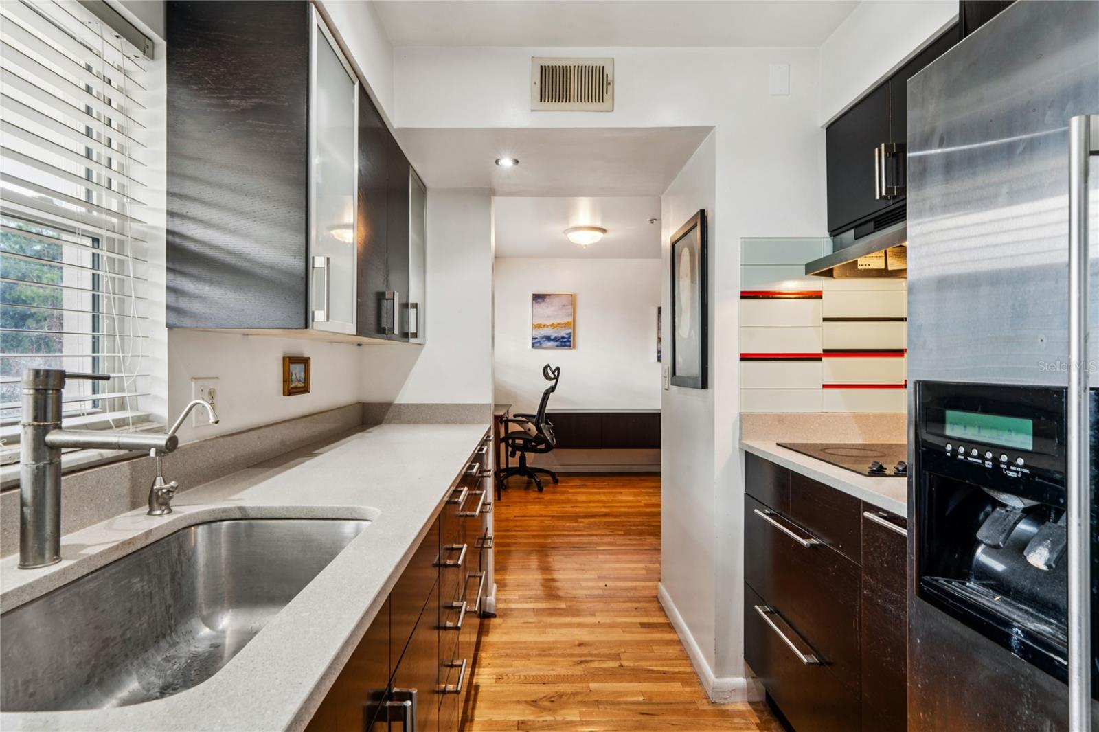 Image 9 of 28 For 1975 Bay Drive 312