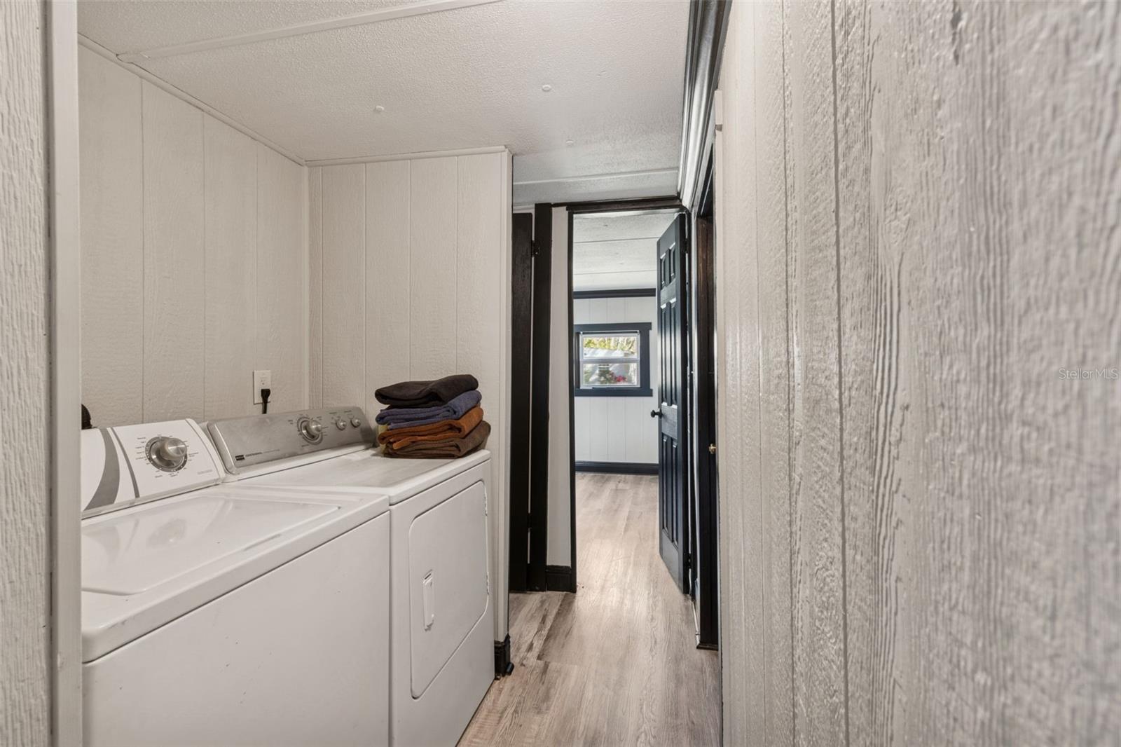 Image 24 of 61 For 7287 Aberdeen Court