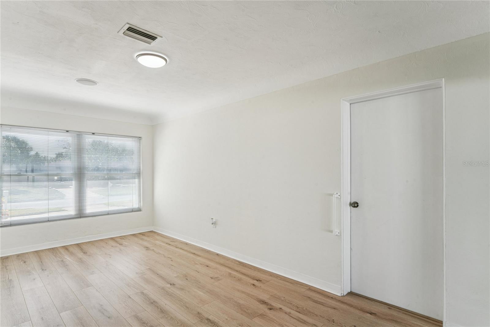 Image 25 of 61 For 5599 49th Avenue N