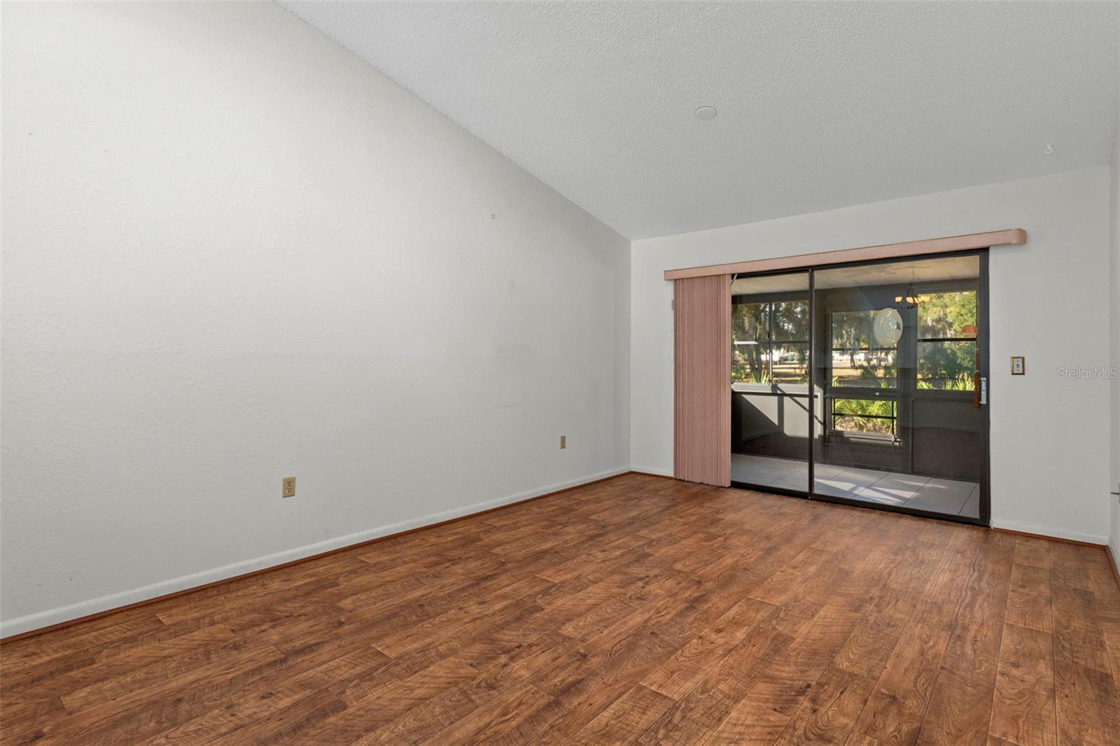 Image 11 of 54 For 475 Landing Boulevard