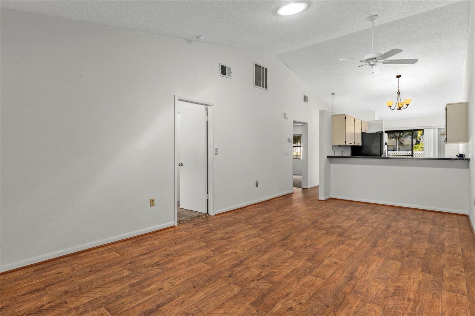 Image 13 of 54 For 475 Landing Boulevard