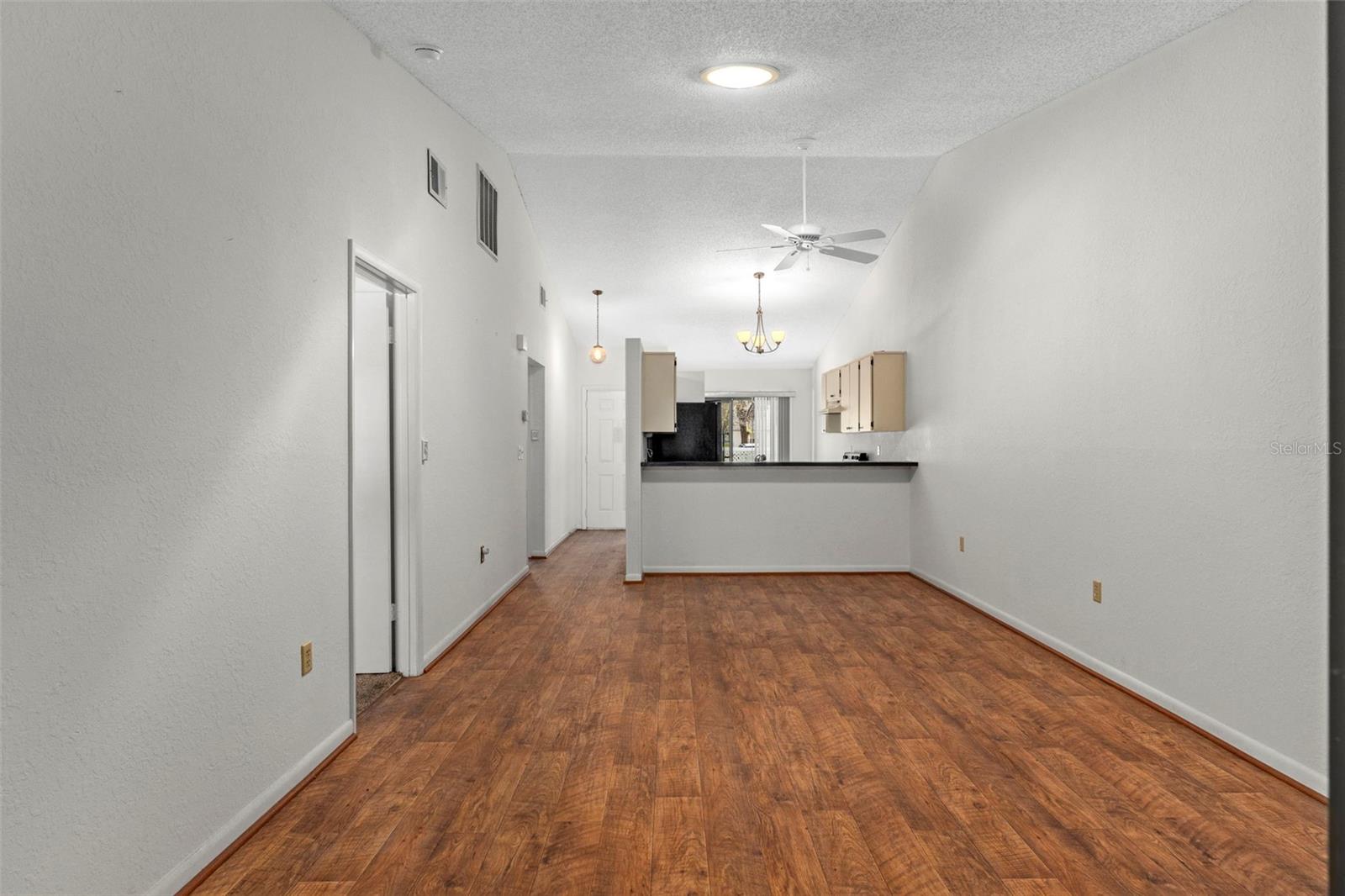 Image 14 of 54 For 475 Landing Boulevard