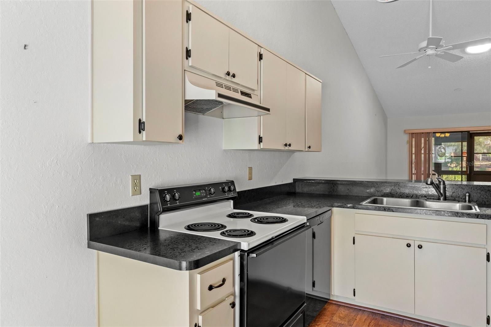 Image 16 of 54 For 475 Landing Boulevard