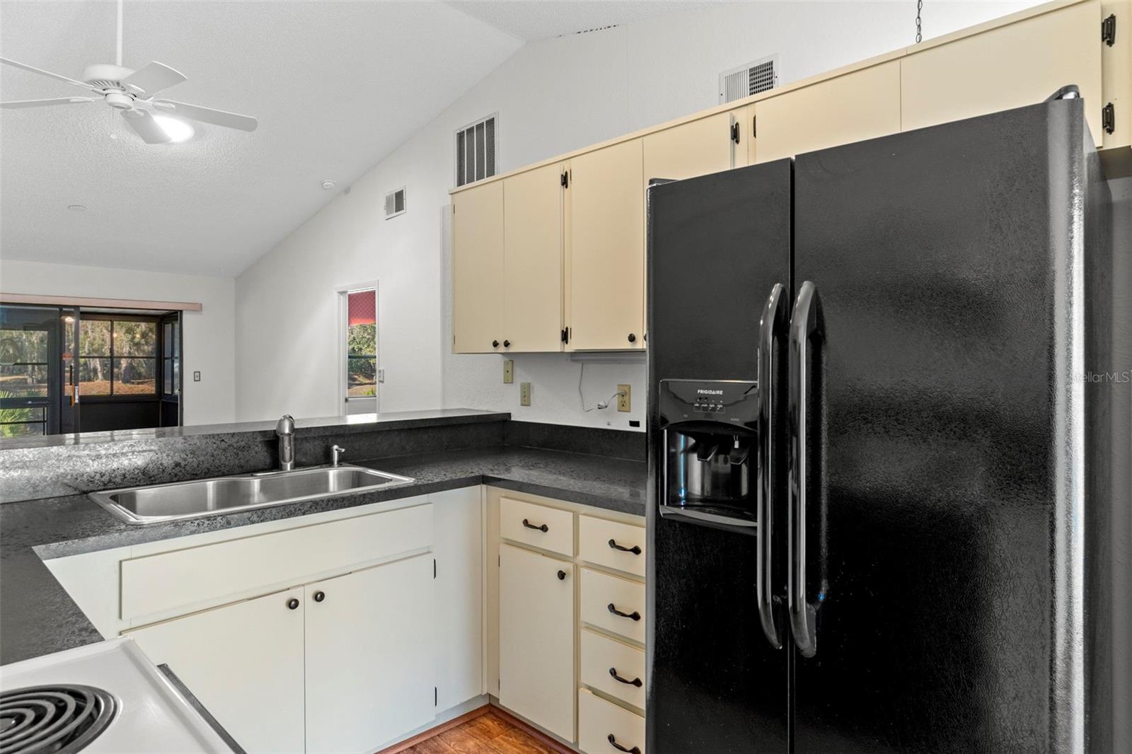 Image 17 of 54 For 475 Landing Boulevard