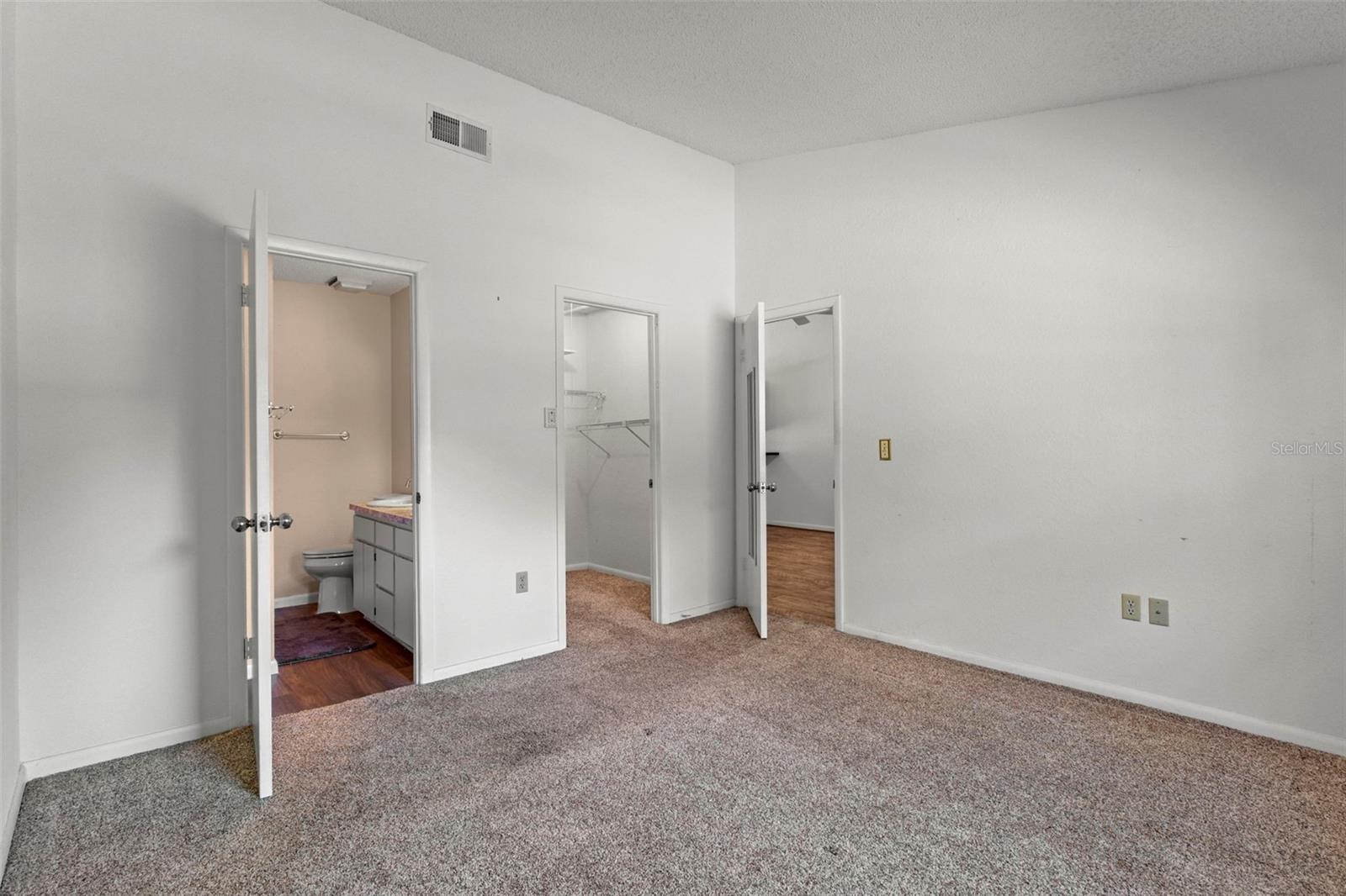 Image 21 of 54 For 475 Landing Boulevard