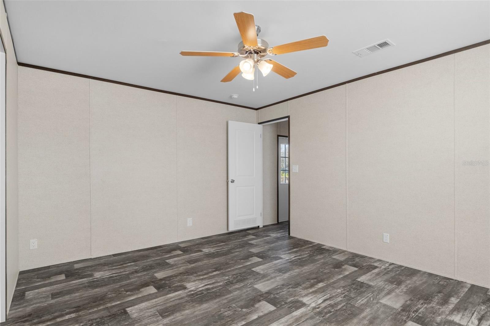 Image 17 of 36 For 5122 Miami Avenue